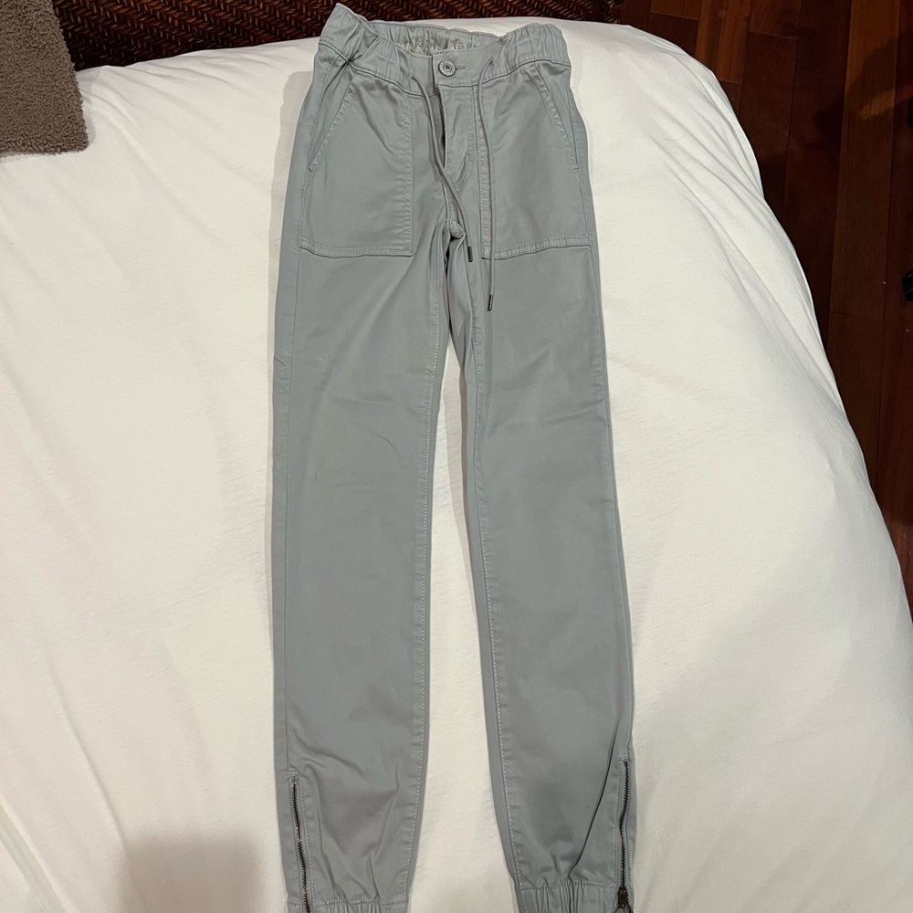 American Eagle Outfitters Light Gray Cargo Pants